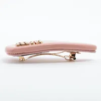 【ミュウミュウ】サナ着用　バレッタ ロゴ パテントレザー ピンク ミュウミュウ】サナ着用 バレッタ ロゴ パテントレザー ピンク