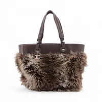 CHANEL パリビアリッツファーとレザーのトートバッグ