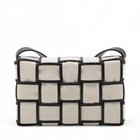 ボッテガヴェネタ キャンディーカセット イントレチャートレザー　ショルダーバッグ BOTTEGA VENETA ボッテガヴェネタ ショルダーバッグ CASSETTE