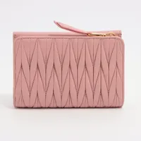 ミュウミュウ アラバスターカラーのマトラッセレザーウォレット miu MIUMIU ミュウミュウ 二つ折り財布 MATELASSE マテラッセ