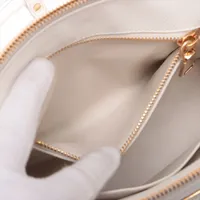 プラダ サフィアーノラクス レザー 2WAYハンドバッグ ホワイト