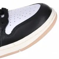 Air Jordan ベージュ/ホワイト ハイカットシューズ ベージュ系 Nike AIR JORDAN 1(ナイキ エアジョーダン1