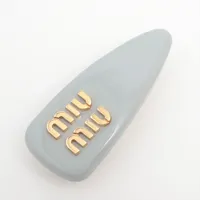 ブルー❤️‍❤️‍ミュウミュウ クリップ レザーヘアピン miu miu ミュウミュウ ヘアクリップ/ヘアピン【返品交換不可