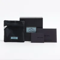 プラダ トライアングルロゴ カフス 925 ゴールド×ブラック 2LG095