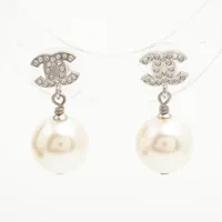 CHANEL ピアス 両耳 超美品 シャネル ココマーク フェイクパール ピアス(両耳用) B19V