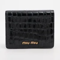 【未使用級】ミュウミュウ☆クロコ　三つ折り　現行　ミニウォレット　ブラック ミュウミュウ 5MV204 クロコ型押し コンパクトウォレット
