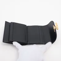 【美品】8/15まで CELINE スモールフラップウォレットトリオンフ CELINEセリーヌスモールフラップウォレットトリオンフカーフスキン