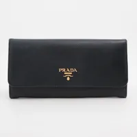 PRADA サフィアーノレザー 長財布 ブラック 1MH132 PRADA プラダ 1MH132 サフィアーノ ピンバッジ 長財布（小銭入れ