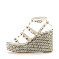 ヴァレンティノ 「Rockstud」サンダル ベージュ Valentino Garavani Women's Summer Rockstud PVC Sandals Beige