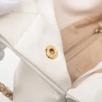 シャネル シャネル22 シャイニーカーフスキン チェーン
