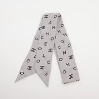 CHANEL シャネル グリポワガラスジュエリー柄 シルクスカーフ