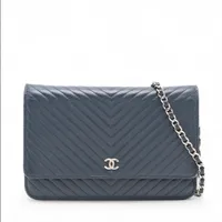 CHANEL キャビアスキンシェブロンステッチ シャネル シェブロン キャビアスキン チェーンウォレット V