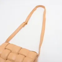 ボッテガヴェネタ マキシイントレチャート パデットカセット