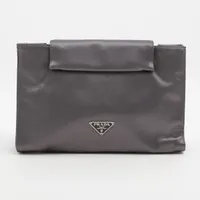 【未使用】 PRADA ポーチ サテン シルバーe0 044043_5.jpg