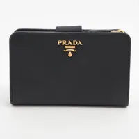 【超美品・付属品完備✨】プラダ　マネークリップ　サフィアーノレザー ブラック 美品・付属品付✨】プラダ マネークリップ 折り財布