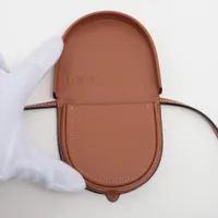 ロエベ　ポーチ　革　ゴールド LOEWE ロエベ ポーチ ロゴ ファスナー ゴールドタグ - メルカリ