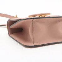 ヴァレンティノガラヴァーニ Vスリング レザー チェーン