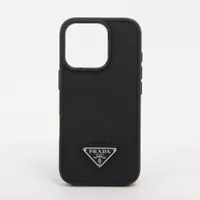 プラダ　サフィアーノ トライアングル　iPhone15pro　美品 プラダ サフィアーノ トライアングル iPhone15pro 美品