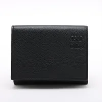 LOEWE トライフォールド レザー コンパクトウォレット アナグラム アナグラム トライフォールド ウォレット（ペブルグレインカーフ