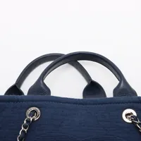 高級感漂う！【Chanel】ロゴプレート カメラバッグ ライトブルー 中古)CHANEL シャネル クラシック スモール ハンドバッグ ライト