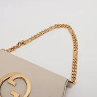 【セール】グッチ☆ブロンディ レザー ショルダーバッグ☆699268 楽天市場】GUCCI グッチ ブロンディ チェーン 白 ゴールド金具