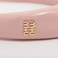 ミュウミュウ 5IH025 ロゴ カチューシャ パテントレザー ピンク