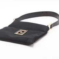 極希少 フェンディ エピ ズッカ柄 ショルダーバッグ 黒 メッセンジャー レザー FENDI ズッカ柄 希少モデル ショルダーバッグ | AMONA VINTAGE