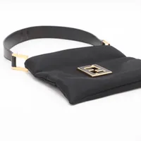 FENDI ズッカ　ショルダーバッグ　ナイロン　レザー　メッセンジャーバッグ フェンディ ズッカ ナイロンxレザー ショルダーバッグ ブラック