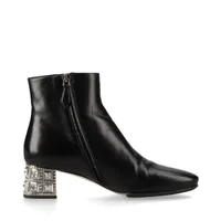 希少✨ミュウミュウ レザー ショートブーツ スタッズ 23.5cm相当 ミュウミュウ レザー ショートブーツ 34 レディース ブラック