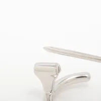 ロエベ アナグラム ブローチ メタル シルバー A3823386｜中古