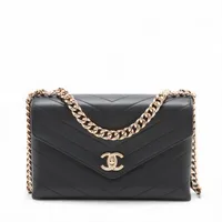 SAINT LAURENT★レザー ショルダーバッグ シェブロンステッチ シャネル シェブロン レザー チェーンショルダーバッグ V