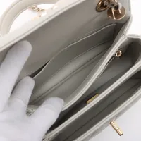 【SS25】ギャビー ヴァニティバッグ（ラムスキン） 洗練デザイン♪サンローラン 偽物 ギャビー バニティバッグ