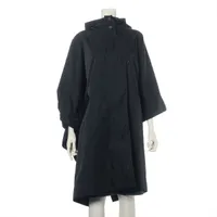 ISSEY MIYAKE ブラック ケープコート イッセイミヤケ 21SS ポリエステル コート 2 レディース