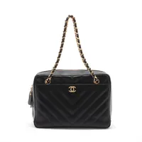 シャネル シェブロン Vステッチ ショルダーバッグ ブラック シャネル CHANEL シェブロンVステッチチェーンウォレット 26番台