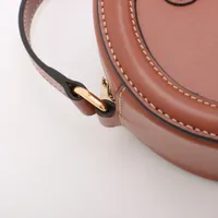 セリーヌ オーバルパース キュイル トリオンフ レザー