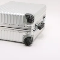 リモワ シルバー アルミニウム キャリーケース RIMOWA - RIMOWA キャリーケース 4輪 トパーズ シルバー 932.73