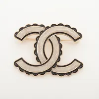 ⭐︎ロンさま専用⭐︎CHANEL ブローチ　新宿伊勢丹店購入品　1度使用品 CHANEL 1995年製 シルクサテンCCターンロックハンドバッグ