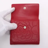 シャネル カメリア ラムスキン コンパクトウォレット レッド