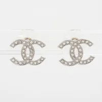 CHANEL 花型 ロゴ ピアス(両耳用) VINTAGE CHANEL/シャネル】ピアス logo flower hoop 99a(両耳