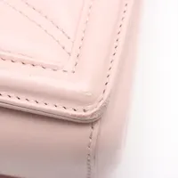 最終価格　85%オフ 新品　ドルチェ&ガッバーナ　ピンク ベルト　上品　パール ドルチェ＆ガッバーナ ビューティ22年春フレグランス、“ピンクの