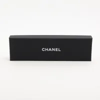 【ロゴがアクセント♪】CHANEL シルク スカーフ 25P ブラック G-DRAGON着用☆ロゴ柄がオシャレ◎【CHANEL】25P スカーフ
