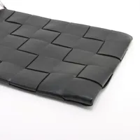 ボッテガヴェネタ マキシイントレチャート レザー クラッチ