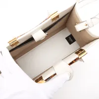 ★送料込★ FENDI サンシャイン レザー 2WAYハンドバッグ フェンディ サンシャイン スモール レザー 2WAYハンドバッグ