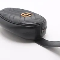 グッチ GGマーモント レザー ボディバッグ ブラック 476434