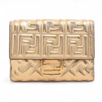 【728】【#A②】【#A③】【fe28】【fe29】【関あ全】 フェンディ FFエンボス 8M0419 レザー コンパクトウォレット