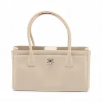 シャネル エグゼクティブ レザー トートバッグ アイボリー シルバー金具 19番台
