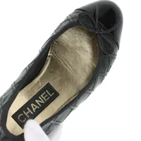 シャネル ウエッジソール パンプス ブラック 36 Chanel 23P Black Quilted Charms Padded Pool Thong Logo Mule