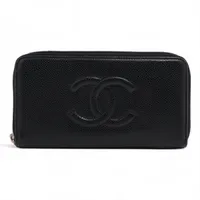 CHANELキャビアンスキンのシルバーロゴのラウンドジップの長財布。 CHANELキャビアンスキンのシルバーロゴのラウンドジップの長財布