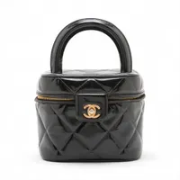 シャネル マトラッセ パテントレザー バニティバッグ ブラック ゴールド金具 4番台