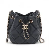 シャネル マトラッセ ラムスキン 巾着ショルダーバッグ ブラック ゴールド金具 29番台